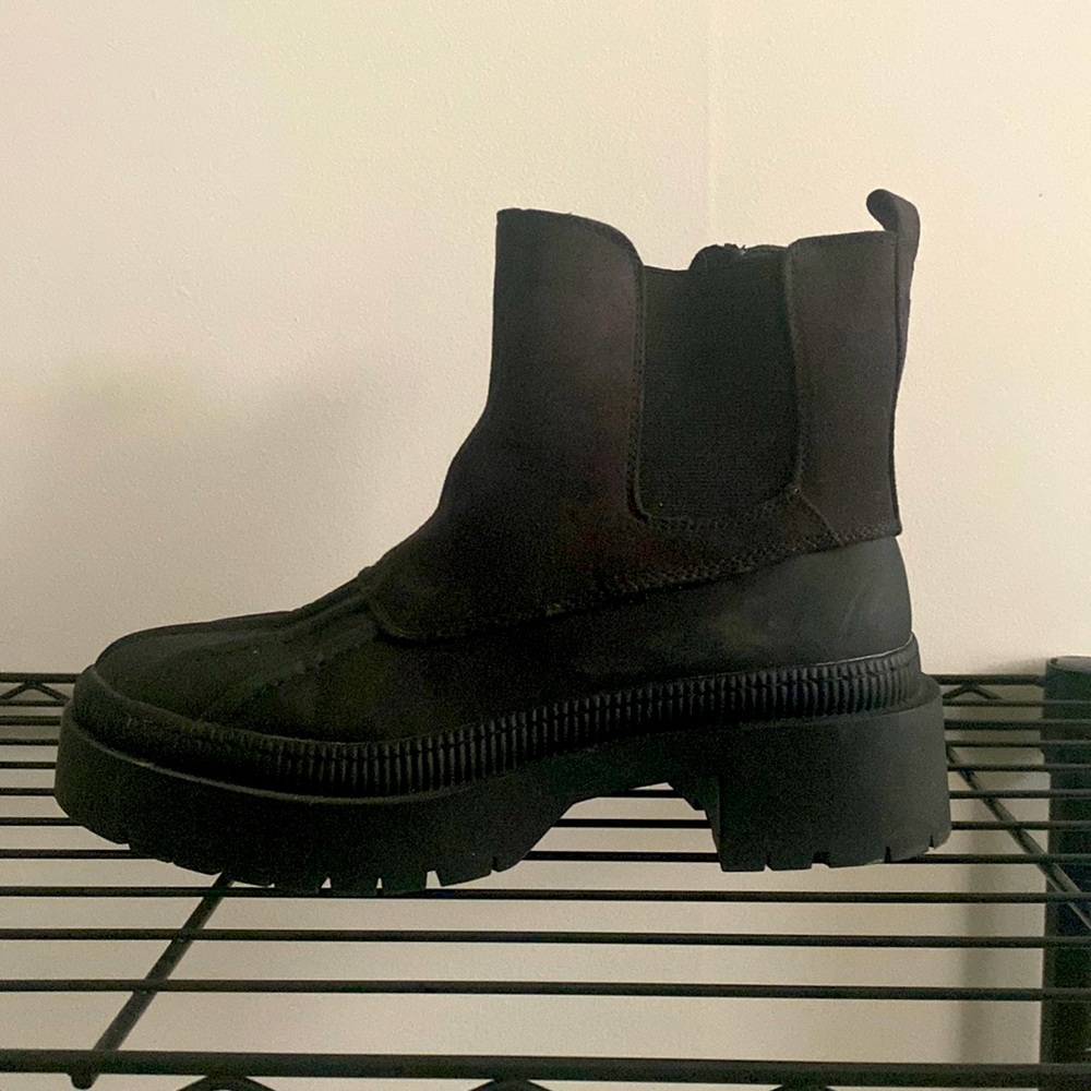zip-up waterproof hiking boot
